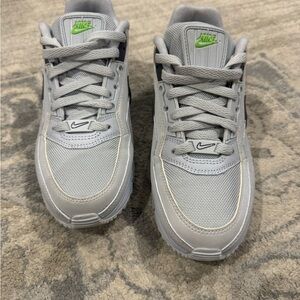 Nike Air Max 90 (Size 6)